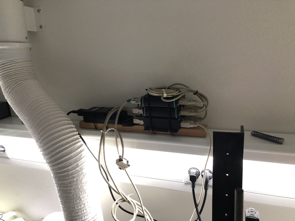 KE_Brodersen's tweet image. #microsensor2022 Custom-made 3-dimensional (x, y, z) microsensor system in use! Investigating the chemical microenvironment around microalgae @MicroSensing @ARIANNARIZZO13 @hhxx70
