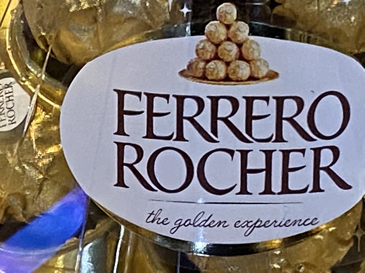 DerekWatts's tweet photo. My guess is that most of the golfers (and their families) at the #kirstywattsfoundation Golf Day at Parkview are staying warm and enjoying mouth watering #FerreroRocher chocolates. Thanks for such a generous donation! 😋 @KWFSA https://t.co/Jhfg7E6Gup