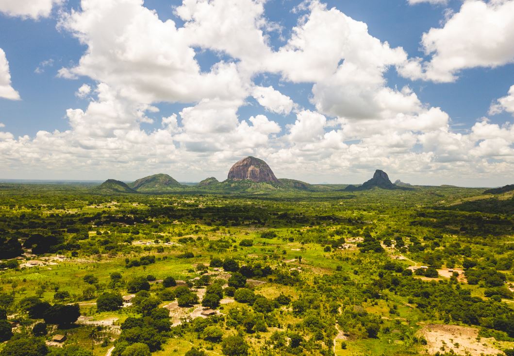 AFD_en's tweet photo. This month saw the start of the €6.7M #SBAPP project, that we finance with @FFEM_Fr.
Its goal: improve environmental planning & monitor the status of indigenous species & ecosystems in 4 #SADC countries.
Learn more ➡️https://t.co/N0RIzvMzfA @EngNewsZA @PenfoldErica @gilleskleitz https://t.co/VMITyBc5RT