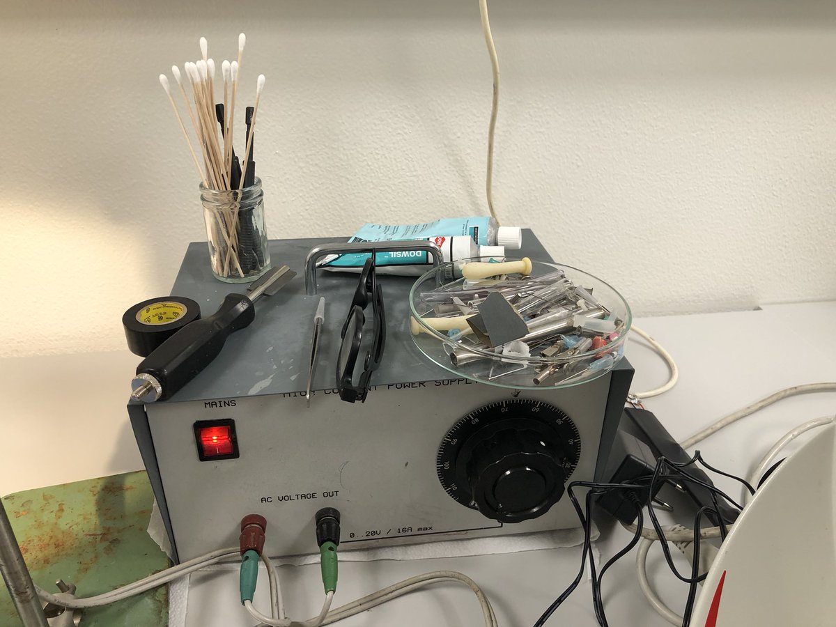 KE_Brodersen's tweet image. #microsensor2022 Microsensors in the making at the biannual microsensor course 2022 in Rønbjerg (Denmark). By Niels Peter Revsbech himself. For further info: mbl.ku.dk/mkuhl/microsen…