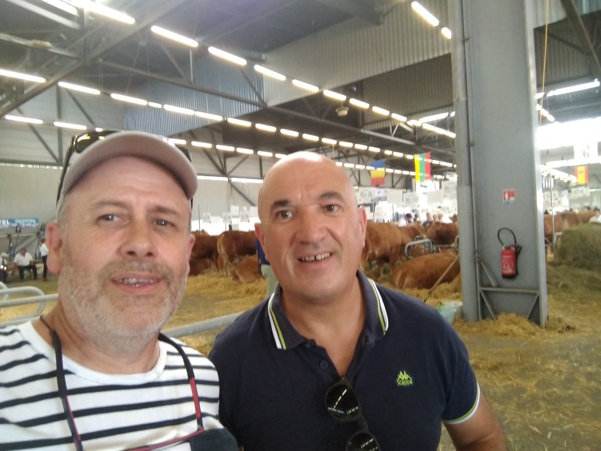 sualain40's tweet photo. Le Salon de l'Agriculture de@NvelleAquitaine, c'est l'occasion de faire belles rencontres ou plutôt de belles retrouvailles comme avec Michel du journal @LeSillon que je n'avais pas revu depuis plus de 20 ans ! https://t.co/obvWdGTtxF