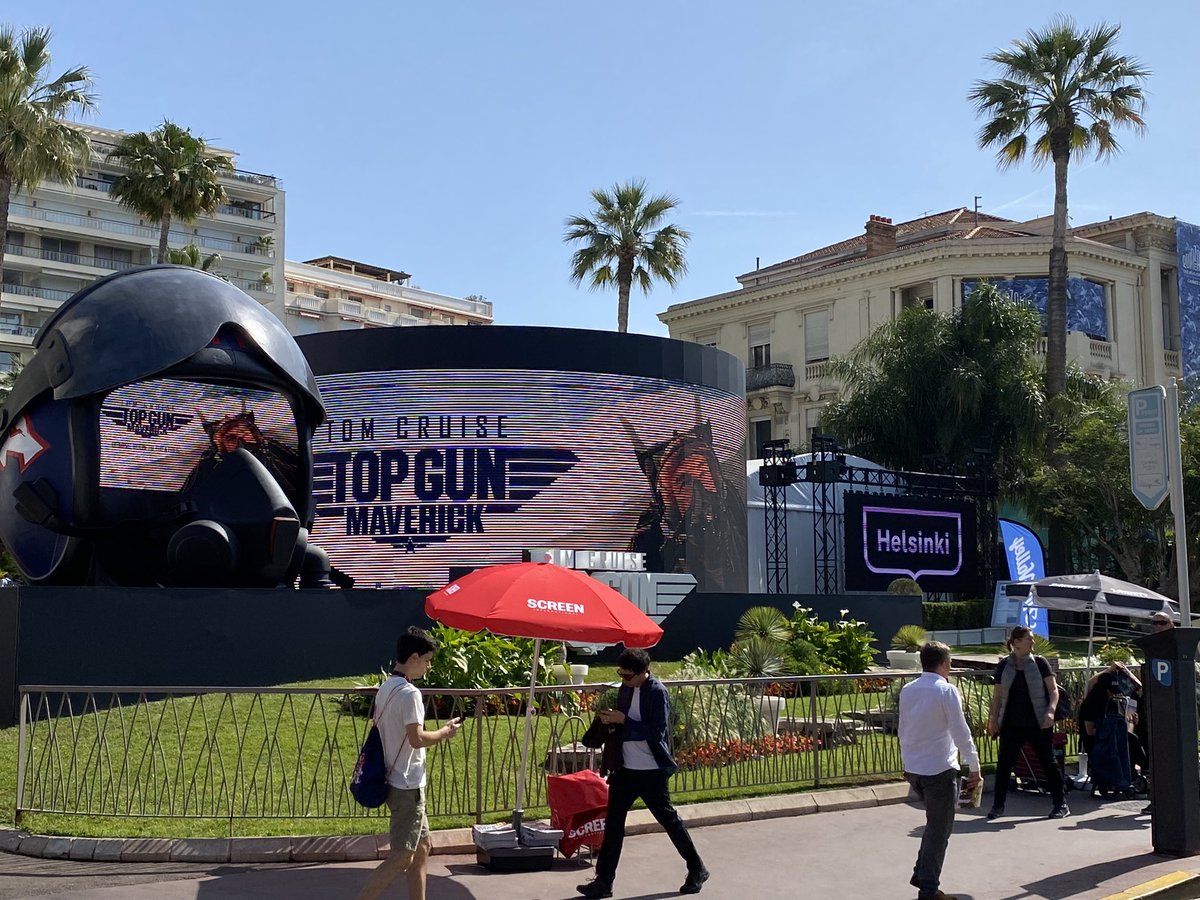 Helsinki in Cannes avec Maverick. Promoting #VirtualHelsinki together with the good folks @Alannainen and @MiikkaRosendahl from @ZoanVR #MarcheDuFilm https://t.co/th5wsYtBzh