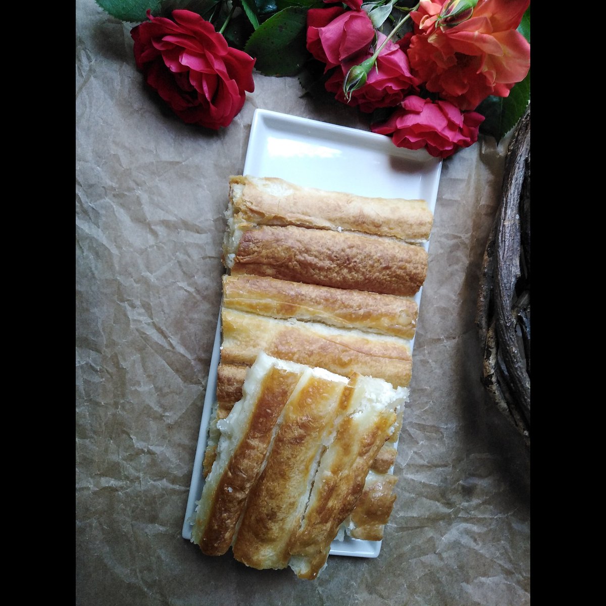 Sandrailiceva1's tweet photo. Kosovska pita sa sirom od vučenih kora po receptu moje pokojne bake i mame 🌹 #doručak #izmojekuhinje #sandraskitchen 🌹 https://t.co/BrnPNPaTQG