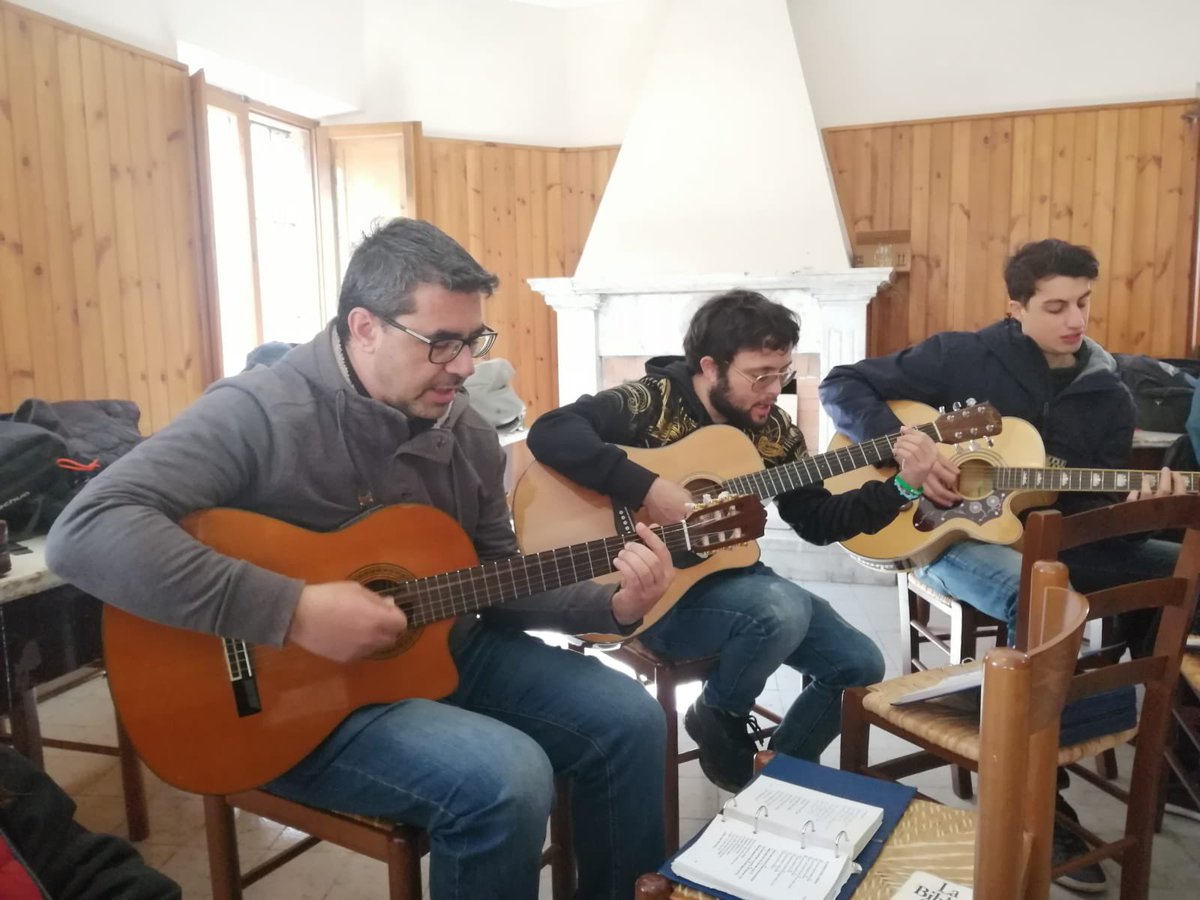 CMRCC's tweet photo. Giornata Comunitaria Giovani Lazio #Insieme è più bello”
3 Aprile 2022 - Subiaco ( Rm) #giovani #gioia #canto #subiaco #stareinsieme #lode #preghiera #arte https://t.co/lUNFgcz5HN
