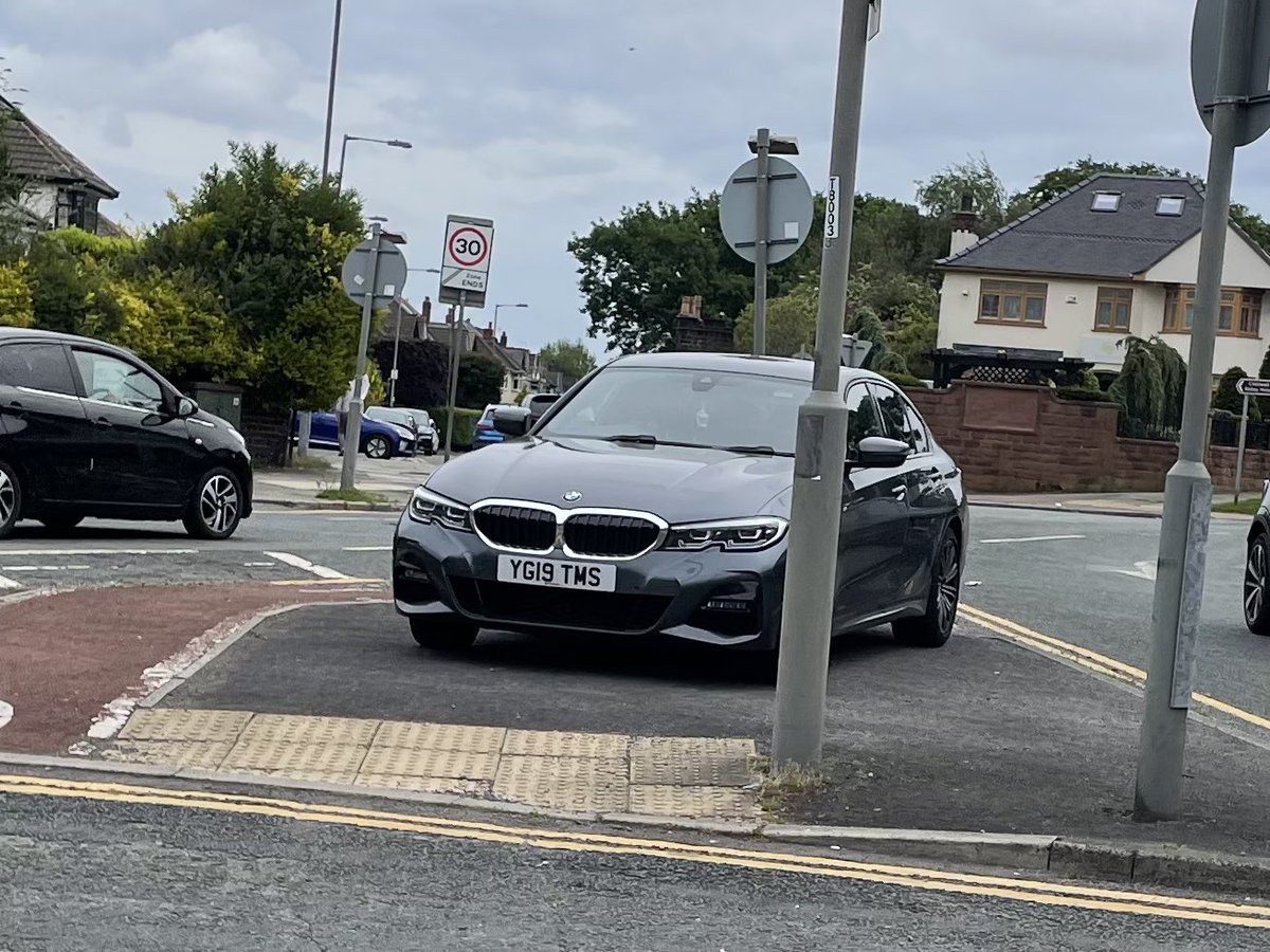 BadParkingLpool's tweet image. New thread to highlight/encourage @LiverLibDems to tackle parking issues at Taggart Av.