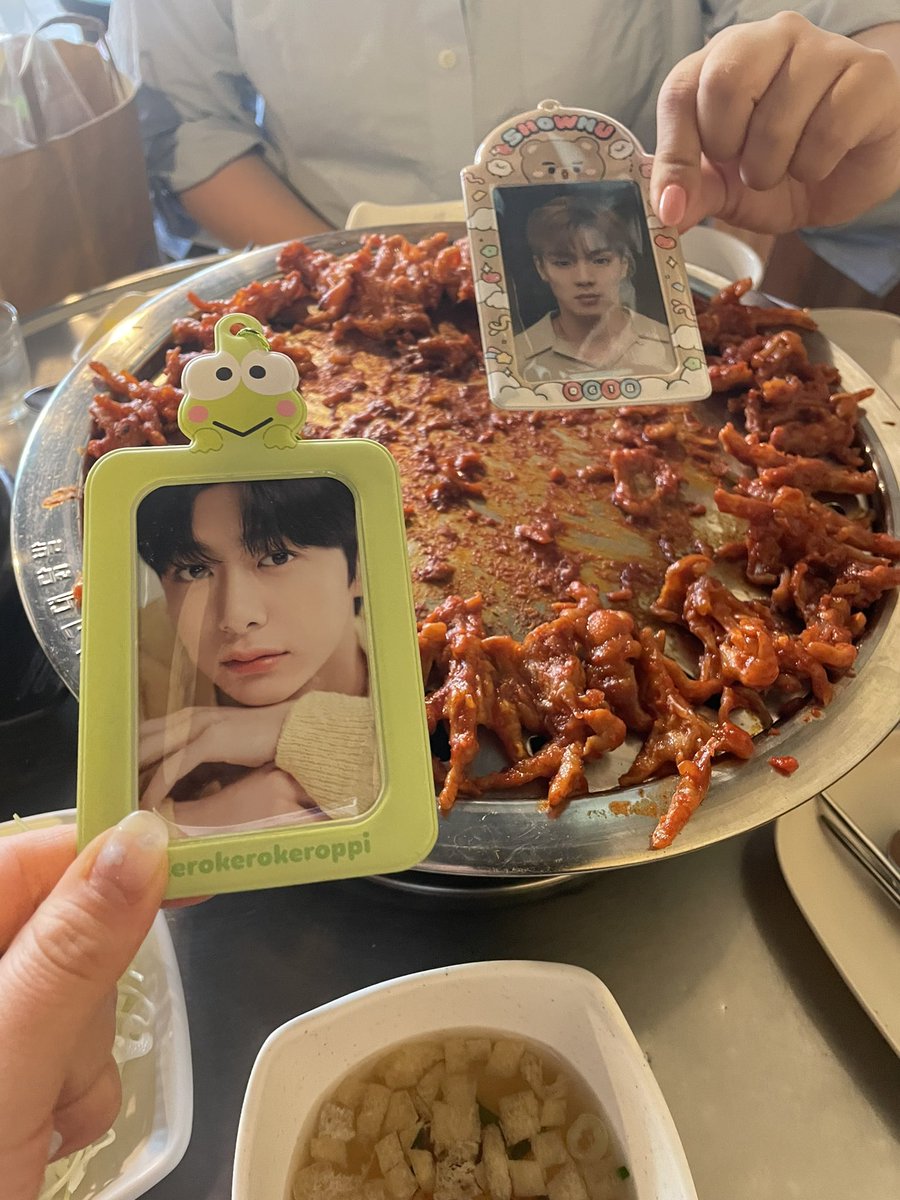 채붕 tweet media