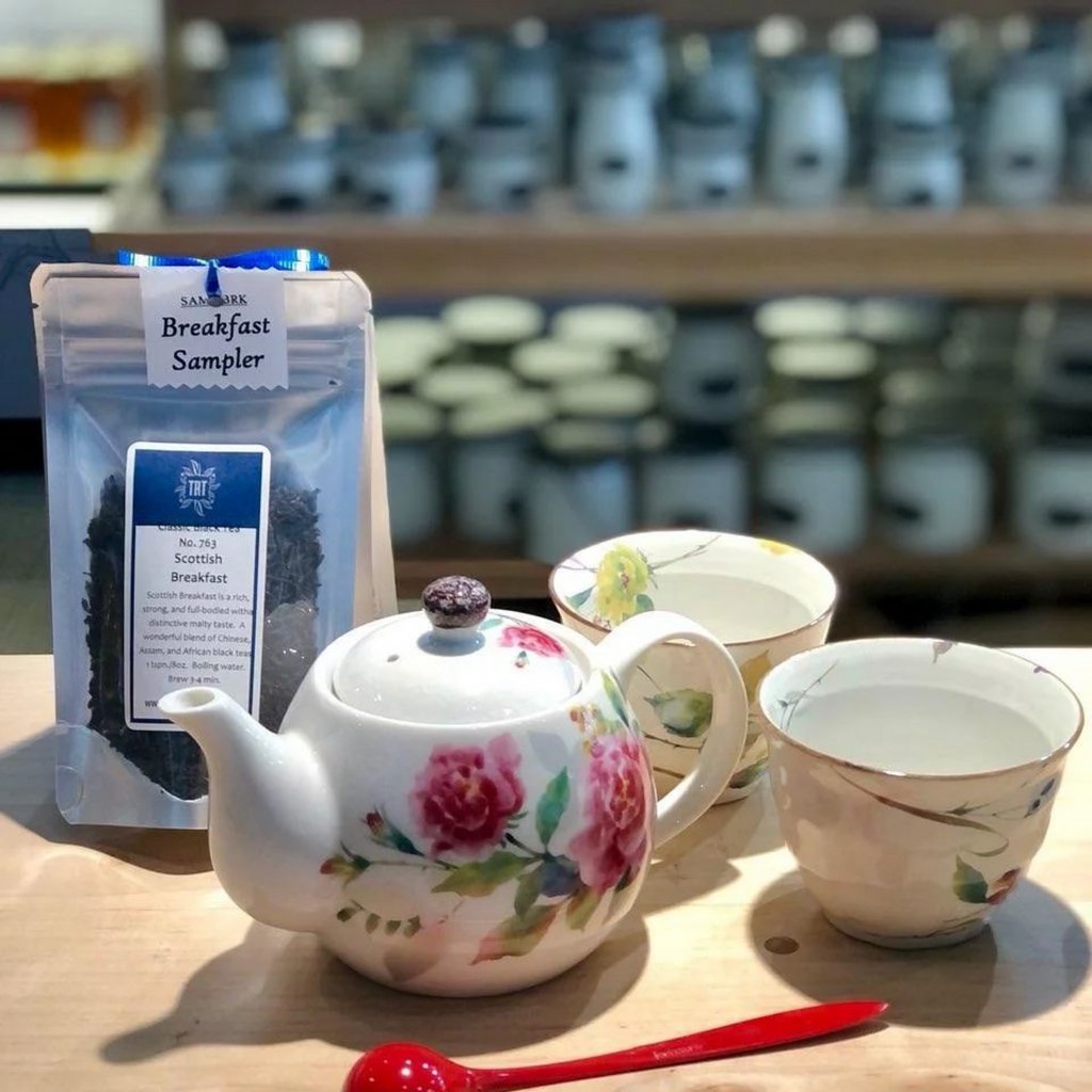 It's Tea Time 🫖 Celebrate International Tea Day with @tinroofteas

Their Village District shop carries over 250 premium teas including 50+ varieties of organic herbs &amp; herb blends 🍵 

Shop @tinroofteas online or visit them in-store!
tinroofteas.com