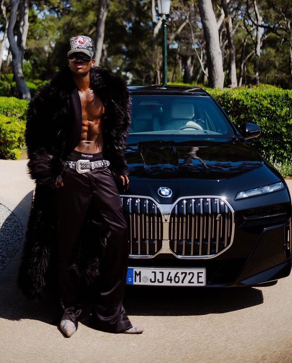 Deedsmag's tweet photo. One of the glitziest red carpets in the world and @altonmason pulled up in style.
He arrived at the 2022 Cannes Film Festival in the i7 BMW. Talk about glitz and glam!
#deedsmagazine #fashion #deedsart #cannes2022 https://t.co/ReDm6HKnLt