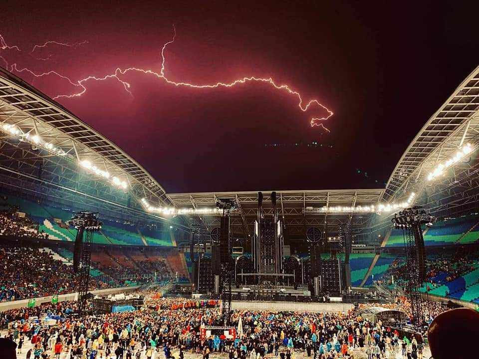 Rammsteinde94's tweet photo. Leipzig unbelievable Show  with lightning https://t.co/mWcTixXDwc