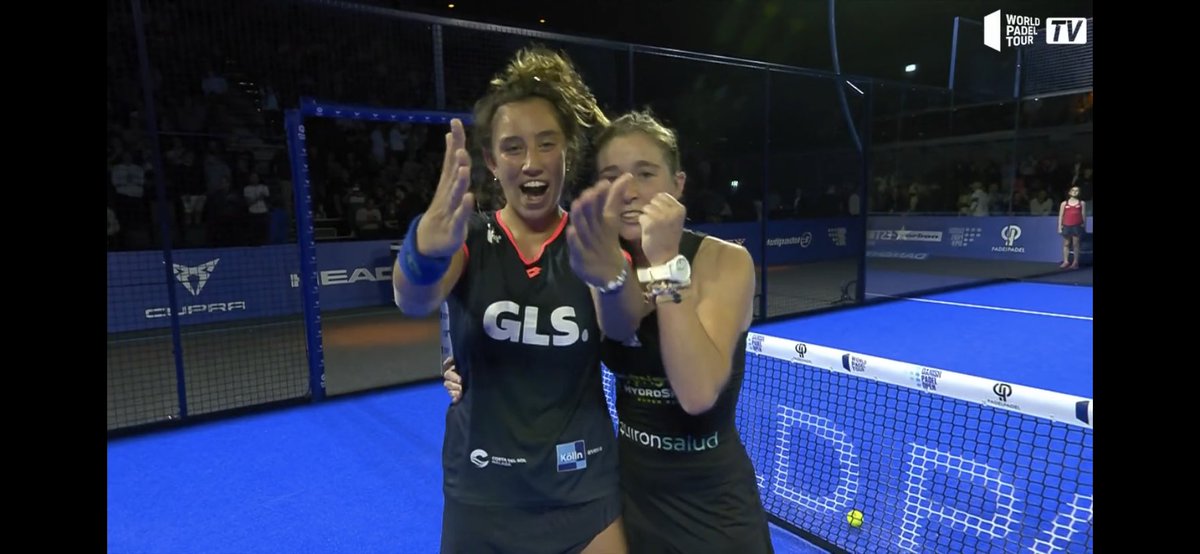 Blogopadel's tweet photo. ✨ SENSACIONAL ✨
@martita_ortega y @beaglez_padel se llevan la primera semifinal #WPTDanishOpen 🇩🇰 ante #Salazar y #Triay por 6-1 / 6-4
Un partido lleno de tensión 🫣y buen pádel 🤩, a pesar de que las n1 cometieron algunos errores no forzados
🔜 FINAL 🏆 https://t.co/jTX95moilX