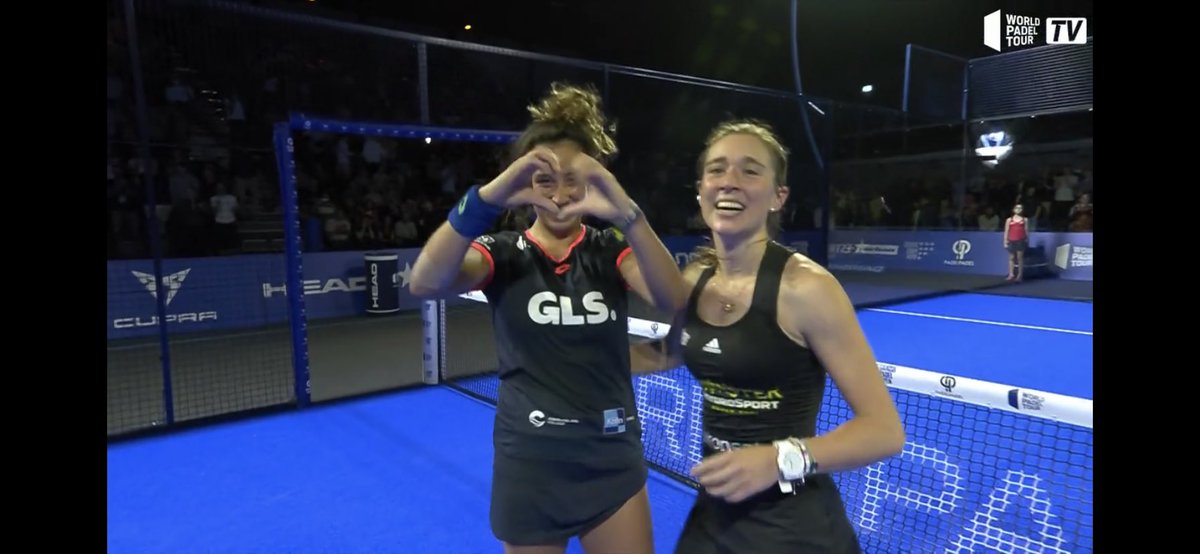 Blogopadel's tweet photo. ✨ SENSACIONAL ✨
@martita_ortega y @beaglez_padel se llevan la primera semifinal #WPTDanishOpen 🇩🇰 ante #Salazar y #Triay por 6-1 / 6-4
Un partido lleno de tensión 🫣y buen pádel 🤩, a pesar de que las n1 cometieron algunos errores no forzados
🔜 FINAL 🏆 https://t.co/jTX95moilX