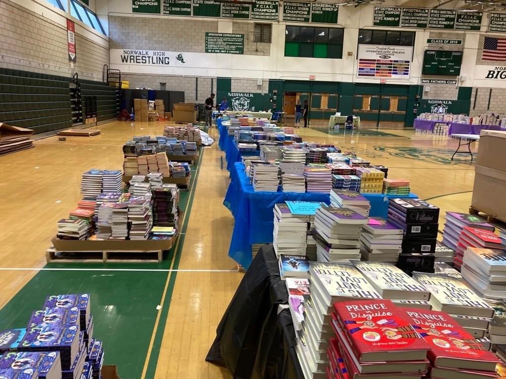 40,000 FREE NEW BOOKS for children of all ages and adults! Food Trucks! Hockey! Artists, Storytellers &amp; Authors! Touch-A-Truck! Inflatable Slides! Join us SATURDAY, MAY 21 from 11am-3pm for the FREE First Book event at Norwalk High School. 
#FirstBook #Readingopenstheworld
<a href="/AFTCT/">AFT Connecticut</a>