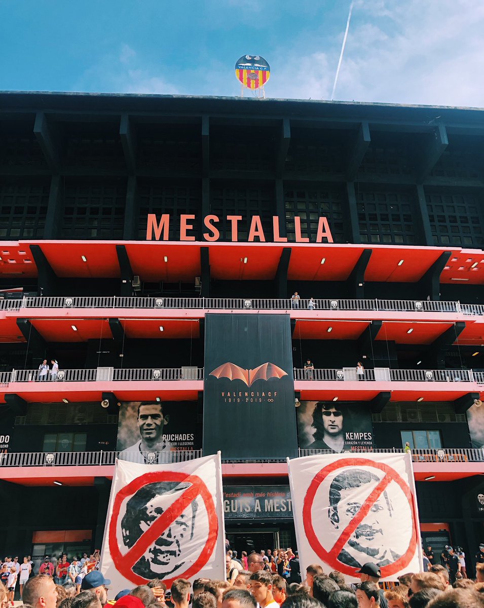 blonstark's tweet image. Cualquier persona que ame a su club tiene que apoyar la manifestación de hoy. Ánimo, valencianistas, y #LimGoHome