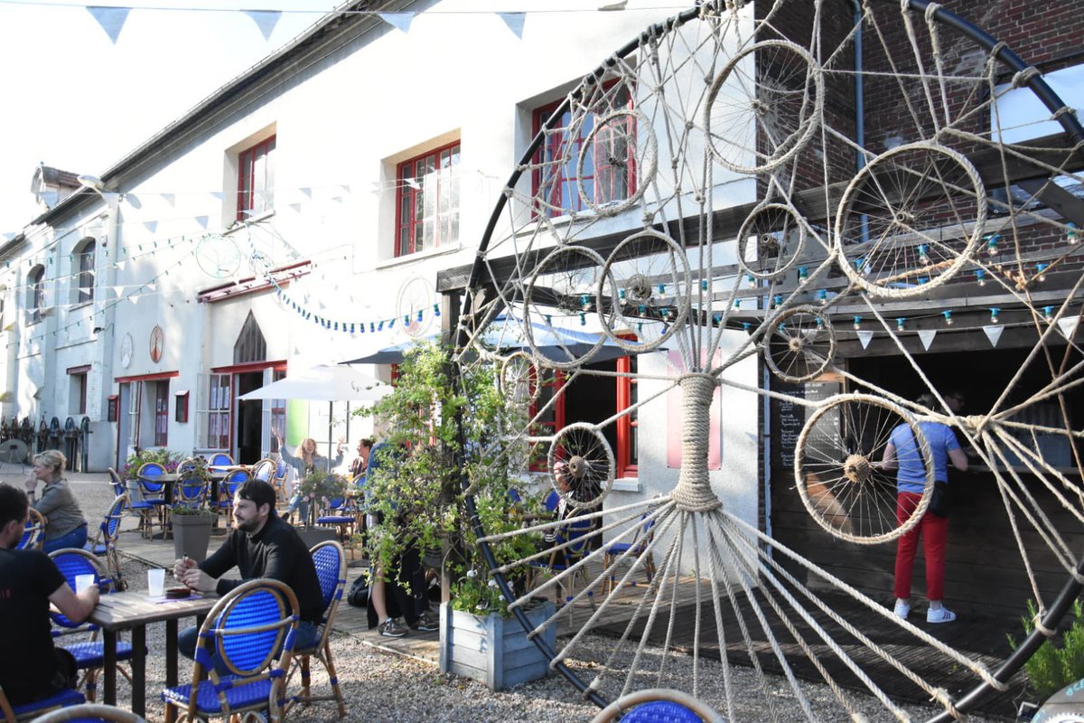 🌳Le festival POESIA <a href="/lafactorie/">La Factorie</a> est lancé sur l’île du Roi de <a href="/valdereuil_info/">Val-de-Reuil</a> ! Venez profiter de cette immersion poétique magique tout au long du week-end  ! 
Le programme : valdereuil.fr/actualites/arb…