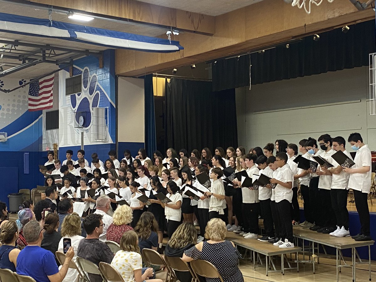 HPS_Lincoln's tweet photo. A busy two weeks at LMS.  5th grade fun night, art show, spring concert, visit from the HHS band, student council carnival dance. https://t.co/hWfAoGX0U0