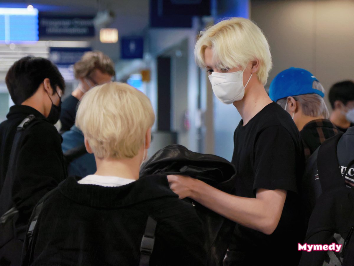 OneonePuppy's tweet photo. 220520 Airport

너무 귀여운니까 다 보여주고싶다

#크래비티 #민희 #형준 #cravity #minhee #hyeongjun https://t.co/p2bPGUziSX