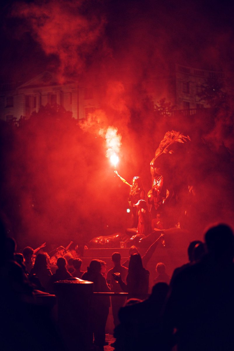 martin870's tweet photo. Last night at Trafalgar Square 🔴⚪️🔴⚪️ #SAFC @SunderlandAFC @RokerReport https://t.co/8pFN4M7sJJ