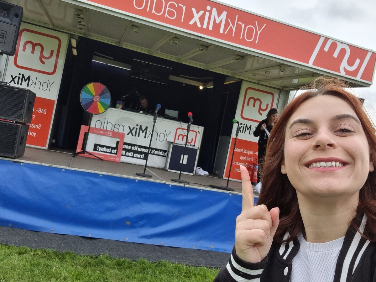 BenYorkMix's tweet photo. Busy day for @theyorkmix radio team…
I’m @yorkracecourse for racing and @abbamaniaLIVE 🐴
@Claire_Pulpher live @YorkCityFC play off final ⚽️
@LauraYorkMix at Festival of Dogs @CastleHowardEst 🐶
@misscharlesyork at May Festival in Acaster Malbis
#WeLiveLocal https://t.co/KKrWV2eiOk