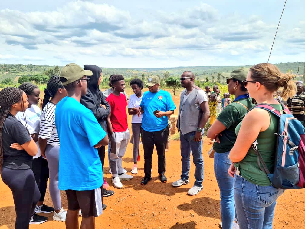 rckigali's tweet photo. Happening Now: We are supporting our new #InteractClub of École Belge, in their #treeplanting activity in @BugeseraDistr. Every Interactor has had an opportunity to plant a tree as we support @Rotary's call to support the environment.
🌱🌱
#ServetoChangeLives, #PlantWithRotary https://t.co/Y57sZoc5vE
