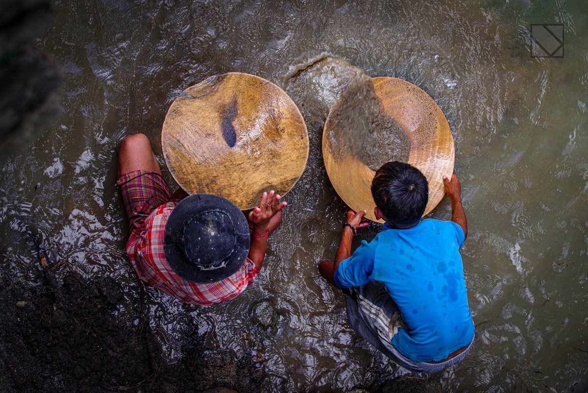 hack_21zone's tweet image. Gold

#child #forest #gold_mining #work #Burma #Myanmar
