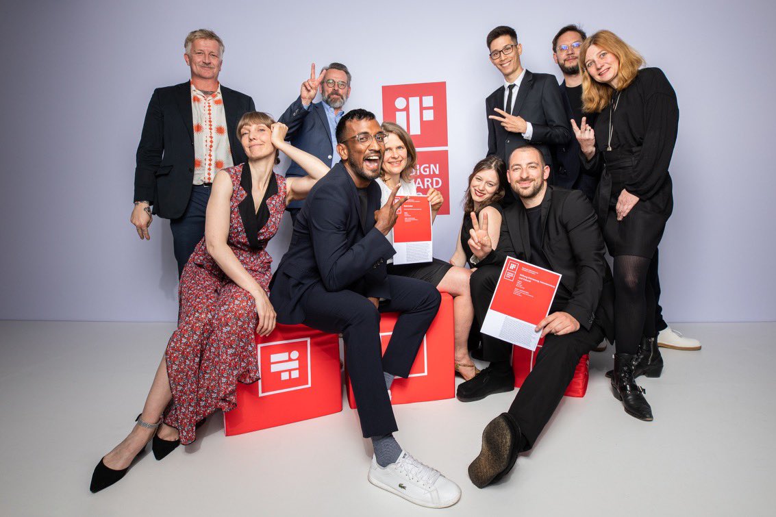 Armin_Berger's tweet photo. Zwei auf einen Streich! #wahlomat #ifaward #ifaward2022 #evz #stiftungevz #award #designaward #3pc #3pcitshuge https://t.co/m1ziifJTri