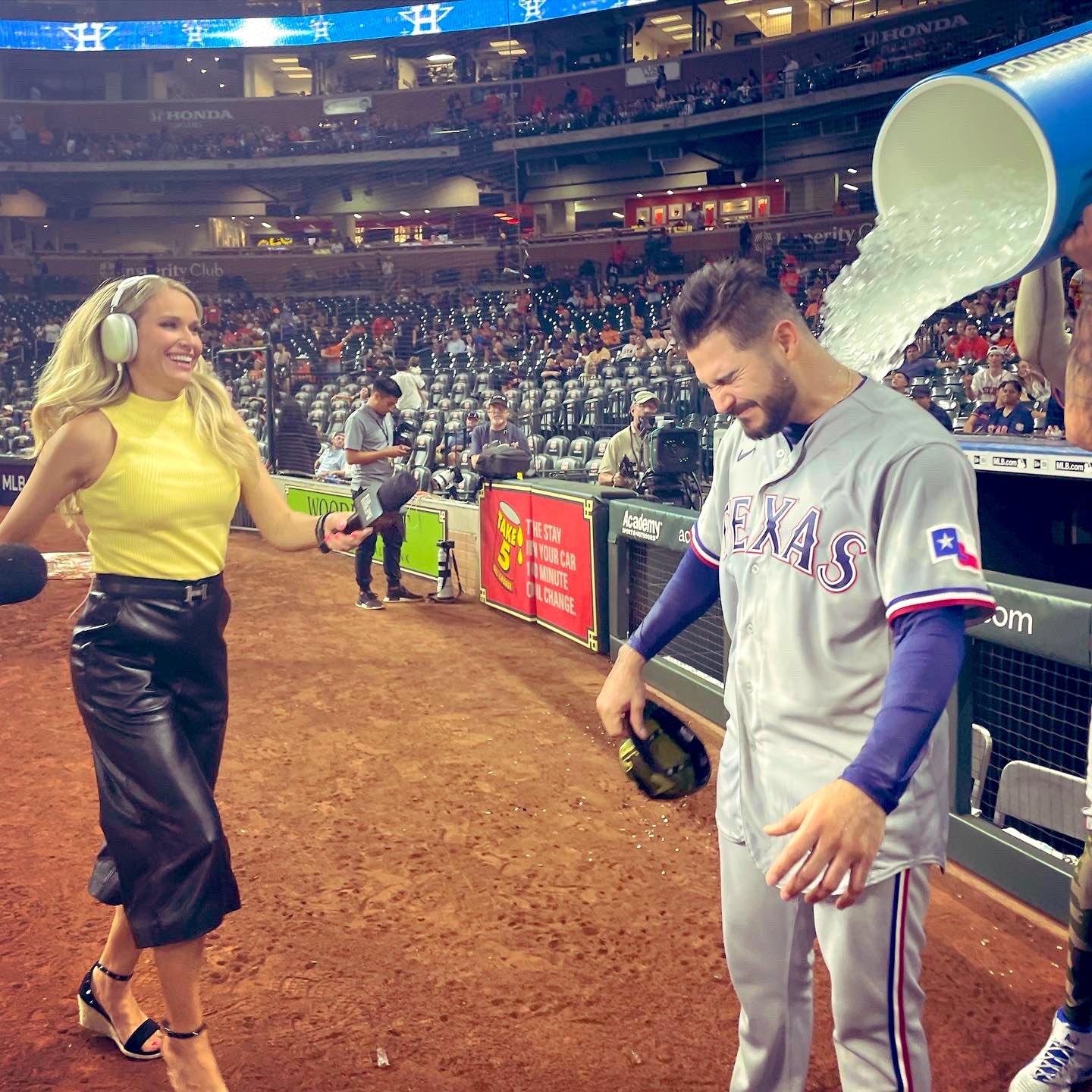Heidi Watney on X: "#FridayNightBaseball is where it's at! @AppleTVPlus  @hunterpence @katienolan @StephenNelson https://t.co/XfknfrkWiu" / X