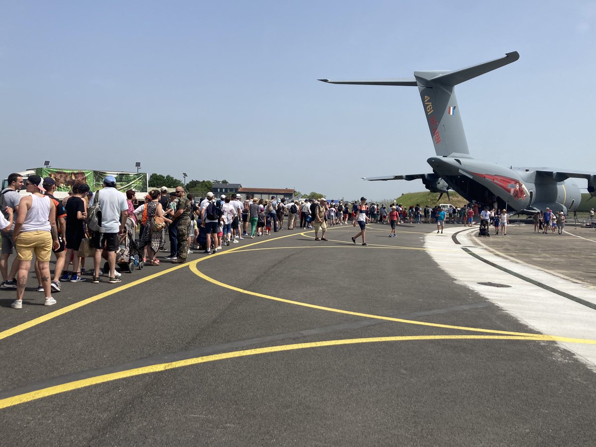 ChrTell's tweet photo. Gros succès pour l’#A400M Atlas au meeting national de l’air de Cognac  @Armee_de_lair @CoTAM_France #MNA2022 #avgeek https://t.co/izxgvH0V3L