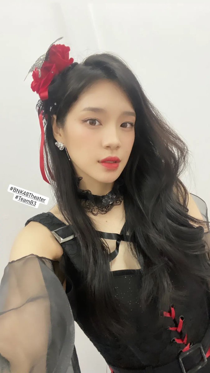 stories_feed's tweet photo. stories #CherprangBNK48 #BNK48_stories
hash tag:
#bnk48theater
#teamb3
https://t.co/bTbJiG7i4A
Sat May 21 18:02:33 2022 https://t.co/5exu2byCTb