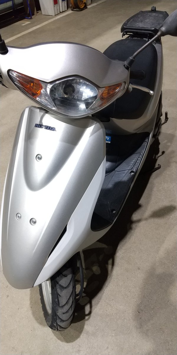 Z_X6660's tweet photo. 通勤車、毎日頑張ってくれてるが最近Vベルトが滑って乗りにくかったので交換
1782km
#dio
#af56
#vベルト交換 https://t.co/K5fVOaM8Fw