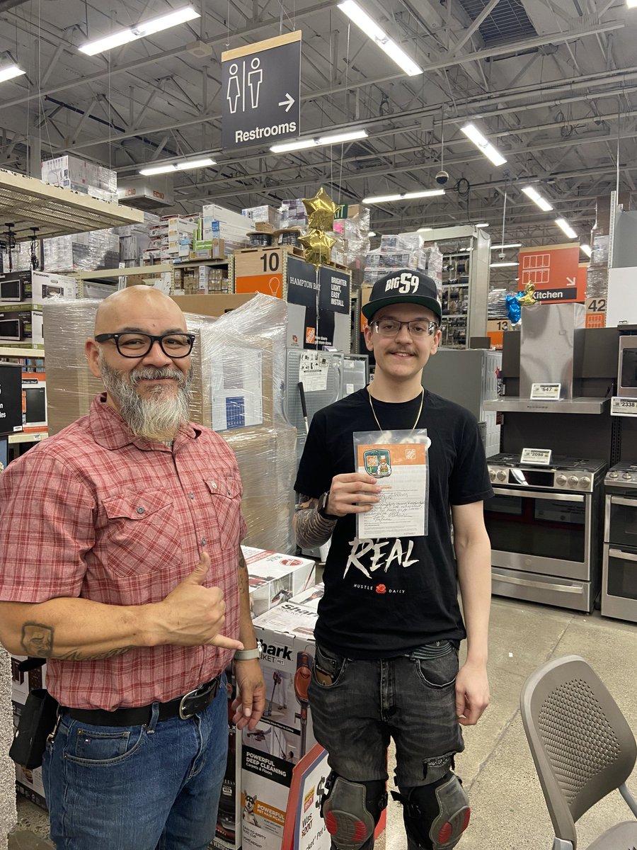 lalomartinez707's tweet photo. Joe Z. Recognized amongst his peers as someone they can go to for direction, a great leader in the making! Thank you for all you do! Can't wait to see what the future holds for you!! #THD0641 @DHRM_D30 @D30Tracie 0️⃣6️⃣4️⃣1️⃣ https://t.co/RcnRzH8b1i