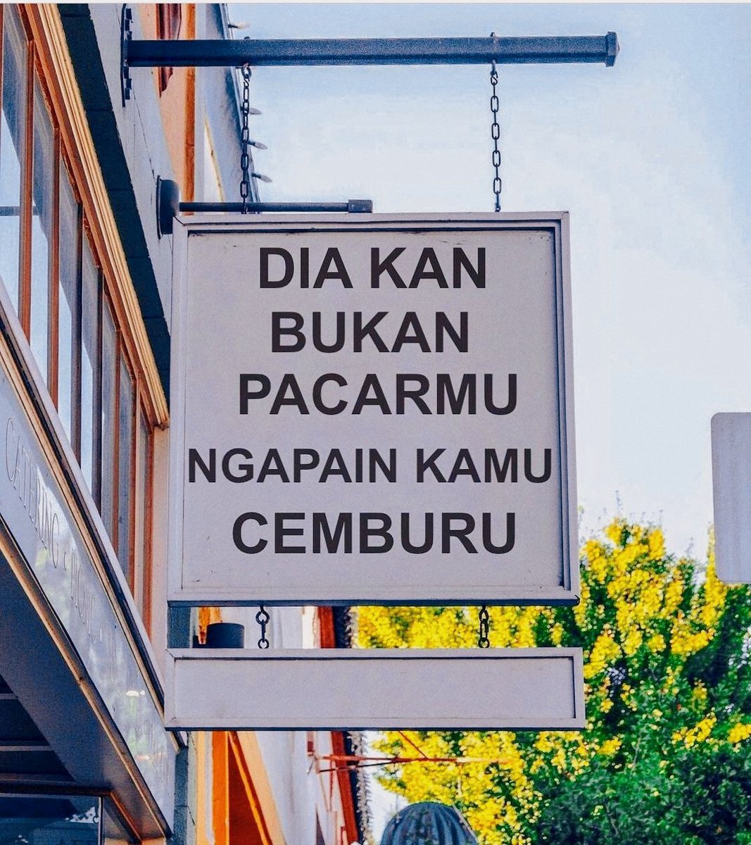 Dia kan gak pernah anggap kamu ada.