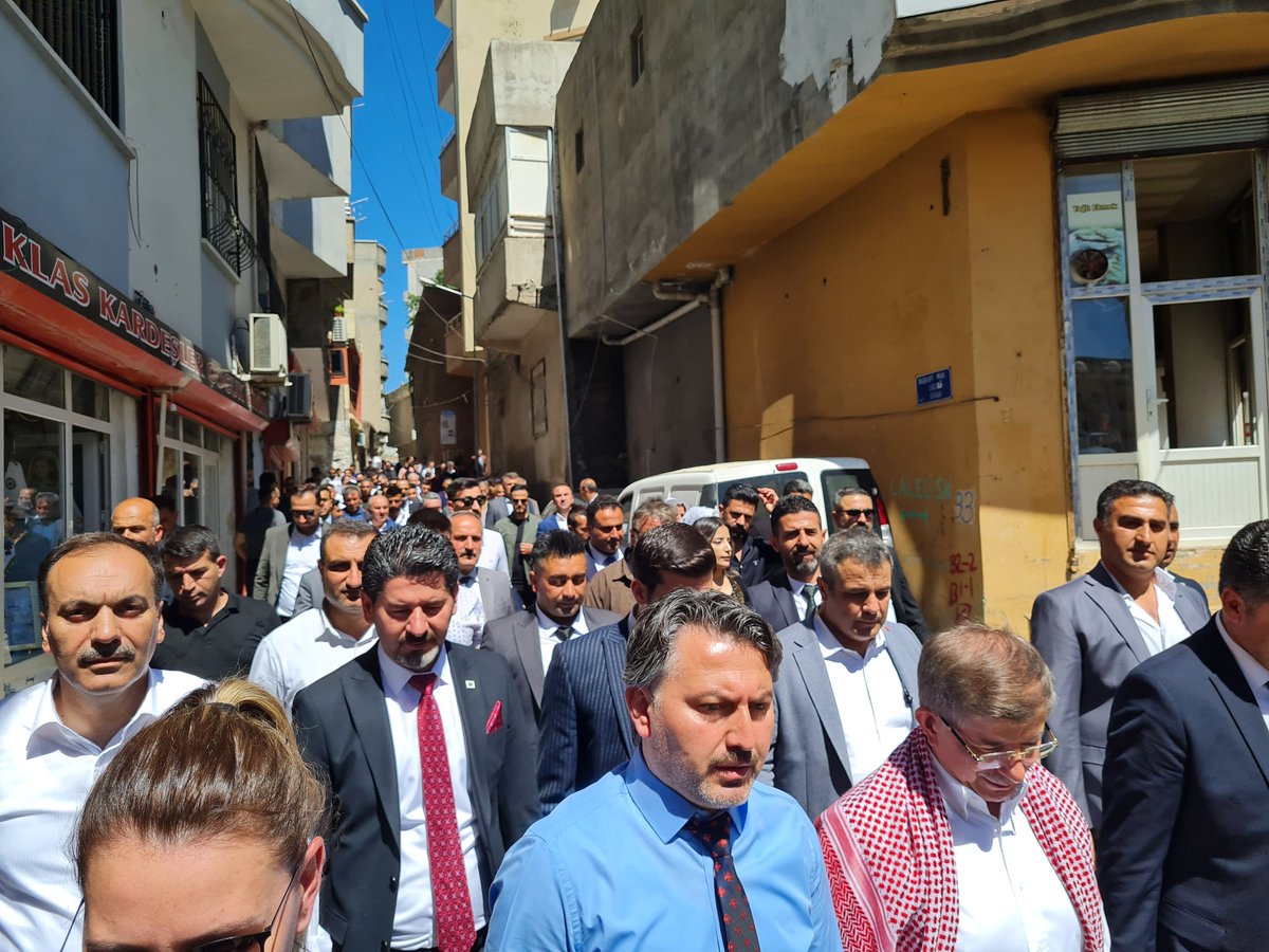 aydinatasfatma's tweet photo. Cizre sokakları doldu, taştı. Bugün #Cizrede @Ahmet_Davutoglu rüzgarı esti... Rüzgarın esintisi İstanbul ve Ankara'ya ulaştı...
#TürkiyedeGelecekVar
#DavutoğluŞırnakta https://t.co/OrVRjDz0gw