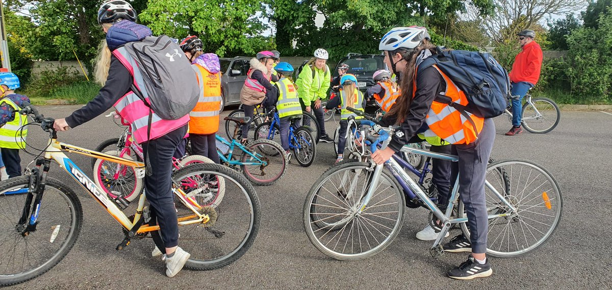 KerryRSP's tweet photo. ๐๐ All smiles as 80 students from Ardfert N.S oiled up their chains & cycled 500m to school from their designated park and stride location in the village for national bike week.
๐ด๐ด๐พโโ๏ธ
#BikeWeek / #ClickintoGear / #BikeWeekKerry / #BikeWeek2022 https://t.co/tkR17afgUe