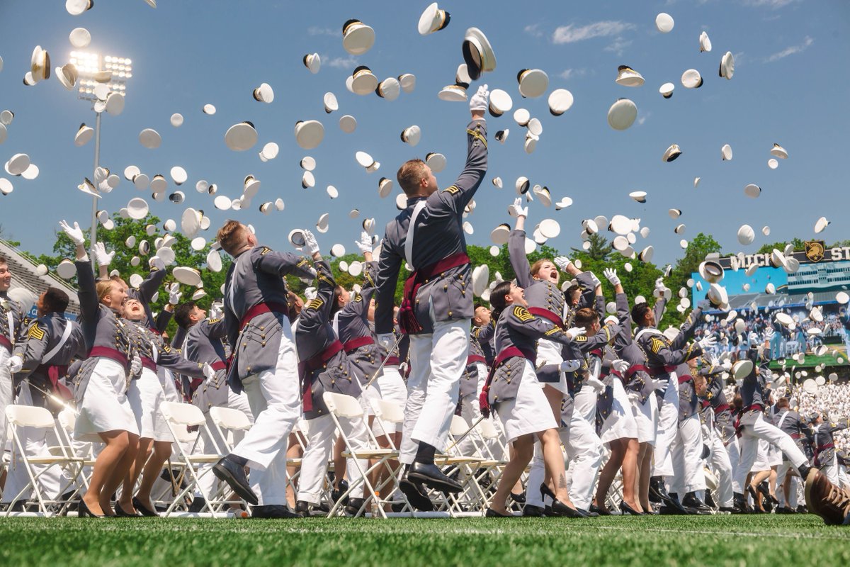 WestPoint_USMA's tweet photo. Congratulations to #USMA2022!  Welcome to the #LongGrayLine!  You are #USMA’s newest Old Grads and the #USArmy’s newest second lieutenants! We are proud of you! #ForManyStandTheFew @thejointstaff @ArmyChiefStaff @SecArmy @USArmy @DeanUsma @Commandant_USMA 📷 T.Williams, H. Lamb https://t.co/pECCaYdE58