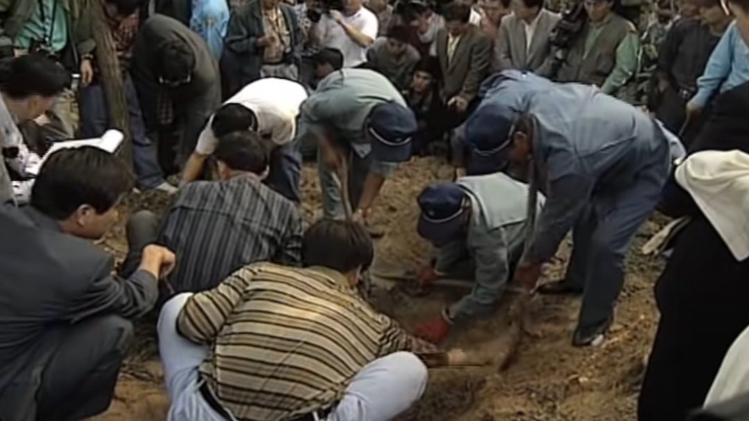 คดีนี้เป็นหนึ่งในคดีฆาตกรรมที่สยองขวัญที่สุดคดีนึงของเกาหลี เรื่องราวของฆาตกรต่อเนื่องสุดโหดที่สร้าง “โรงเชือดคนรวย” ใครรวยเตรียมตัวตาย เป้าหมายเพื่อทำการแก้แค้น ฆ่าคนรวยทุกคนที่ขวางหน้า อีกทั้งฆาตกรยังก่อตั้งชมรมฆ่าคนรวยและเอาเนื้อของเหยื่อมากินด้วย (มีต่อในเมนชั่น)