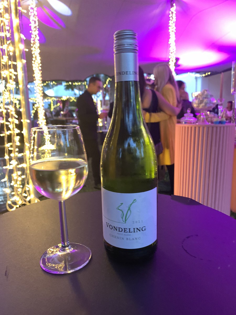 It’s a beautiful evening to be sharing our wines with guests and finalists at the SA Bride of the Year! 
#saboty2021 #vondelingwines