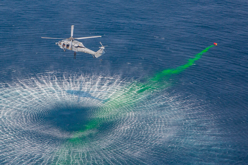 kenmoriyasu's tweet photo. I always wondered why the U.S. Navy releases so many (really nice) photos every day to the public. I finally understood that the photos themselves are a tool for deterrence. Here are some photos of the MH-60 conducting anti-submarine warfare. https://t.co/IFADmM23k4