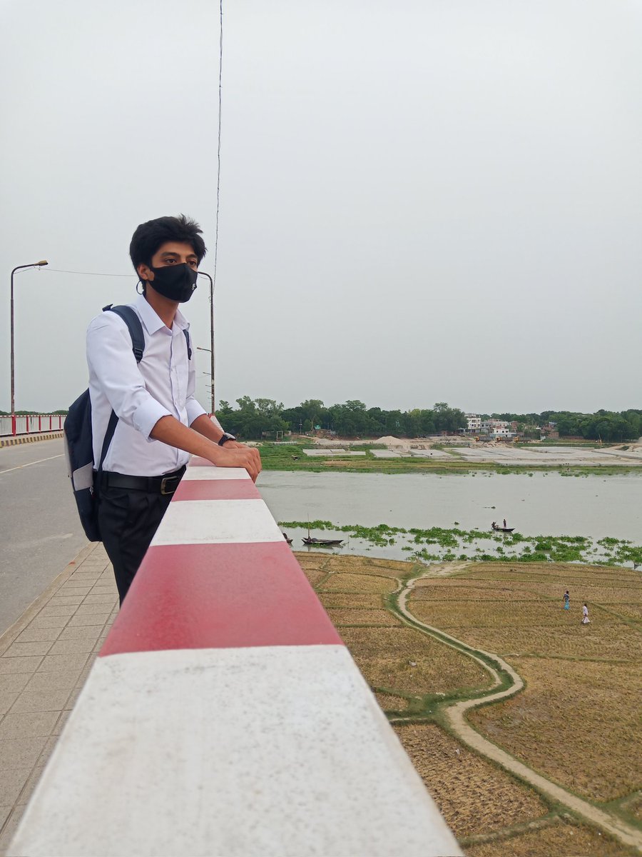 কত কাছের মানুষ নিজ স্বার্থে চোখের সামনে বদলাইলো, 
কিন্তু,আমি বদলাবো কবে?’🖤