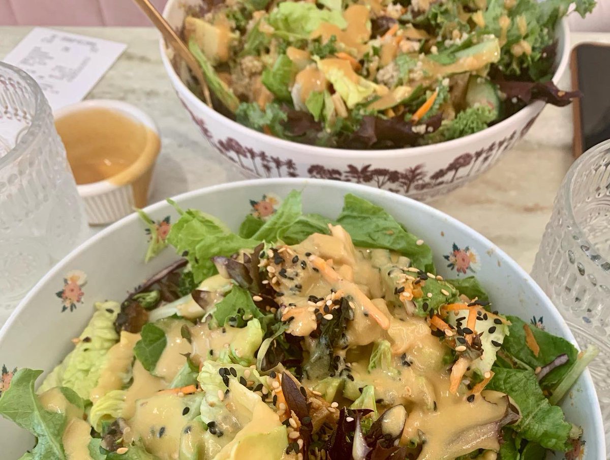 kristacollinss's tweet photo. Can confirm Mandy’s is worth the hype 😍🌱 #theinterior #mandys #ossington #toronto #vegan #vegetarian #plantbased #salads https://t.co/XDeTaZAROG