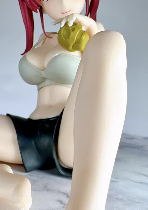 クレーンゲームでマリン船長のフィギュアをゲットしてきたんだがプライズで短パンの隙間チラとは恐れ入る 