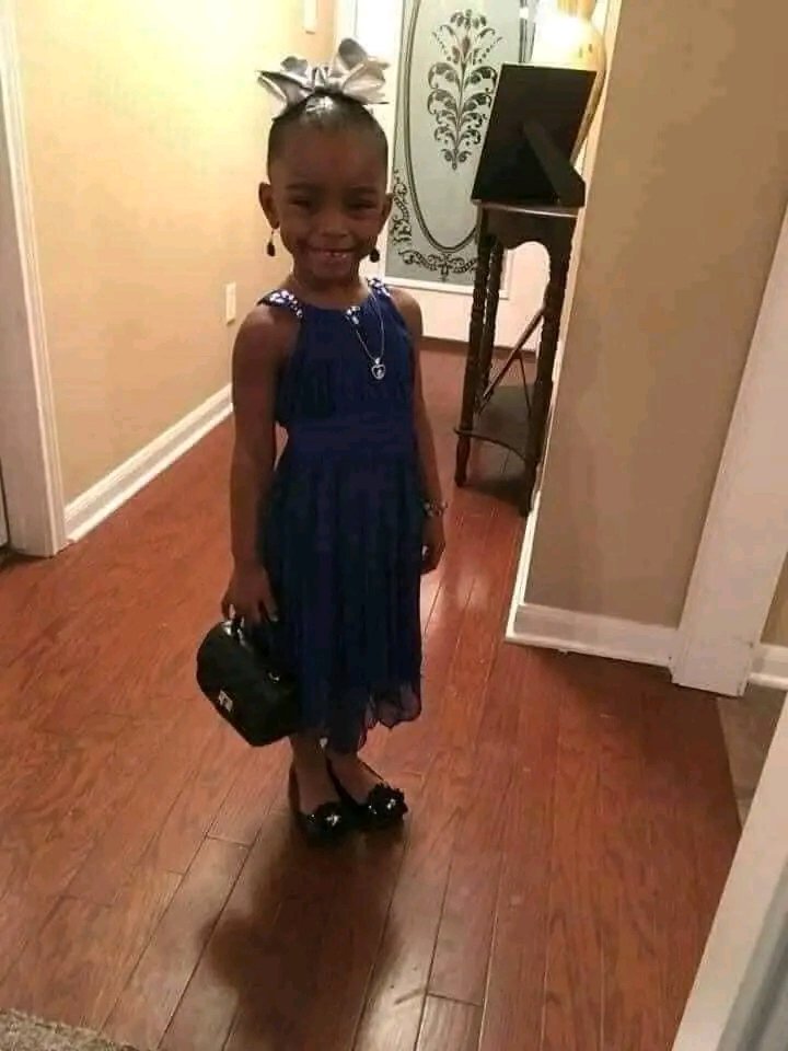 Jp_only_'s tweet photo. Un papa qui invite sa fille au Resto
Et encore ce n'est pas tout, c'est sa daronne qui l'apprête.
Donnons de la considération aux enfants dès leurs plus jeune âge https://t.co/vR0BYcmVoJ