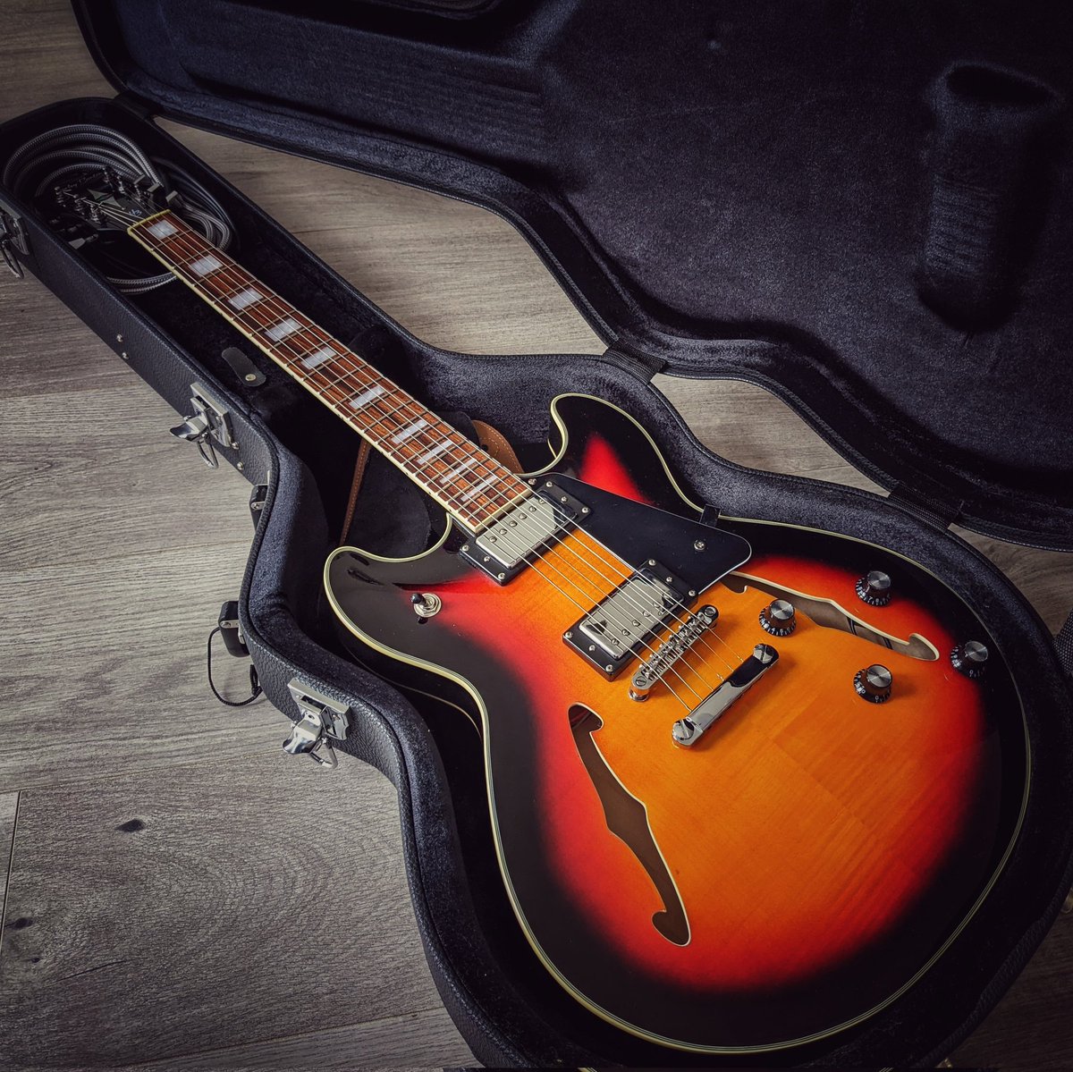 New strings &amp; setup, she's good to go again! #recording #independantmusic #daddariostrings