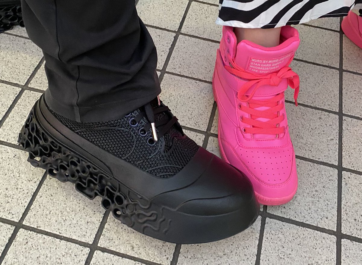 ONIちゃん　<a href="/oni_cyan_nft/">ONIちゃん👹喋るケーキ屋</a>  が履いてたMAGARIMONOさんの靴がめっちゃかっこよかった！！！！！<a href="/magarimono_std/">MAGARIMONO STUDIOS</a> 
うぉー！！！すてき！！！！
一緒に写真パシャー！！！！