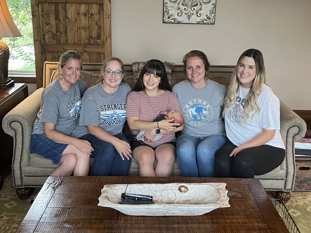 SwinneySquad's tweet photo. So happy to spend Friday evening with my fourth grade family (plus baby boy!) 😍 #cbestrongertogether https://t.co/G31KXYd7Jv