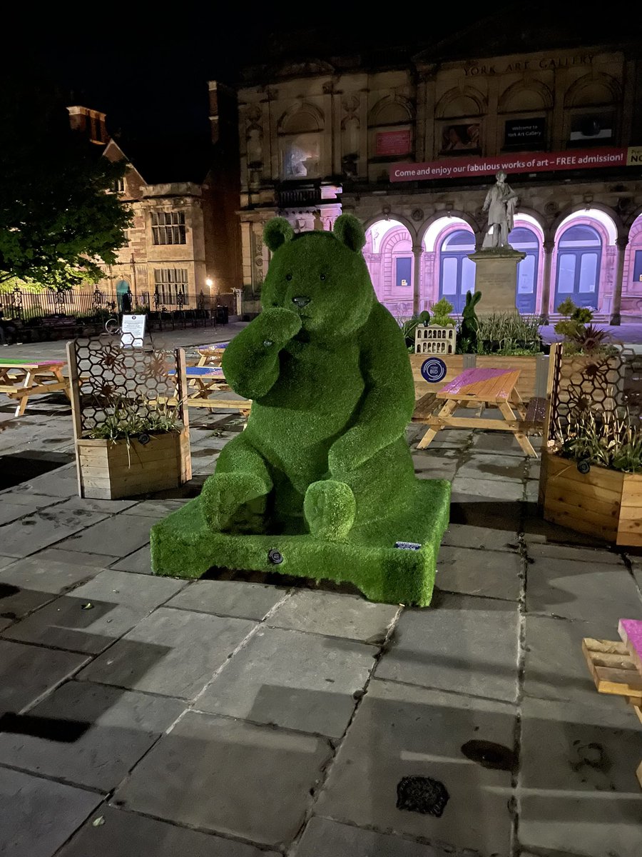 frogbun1's tweet photo. @EBEZAplaysgames I spotted you on my travel to York 😂 https://t.co/UOR3jQ2bgD