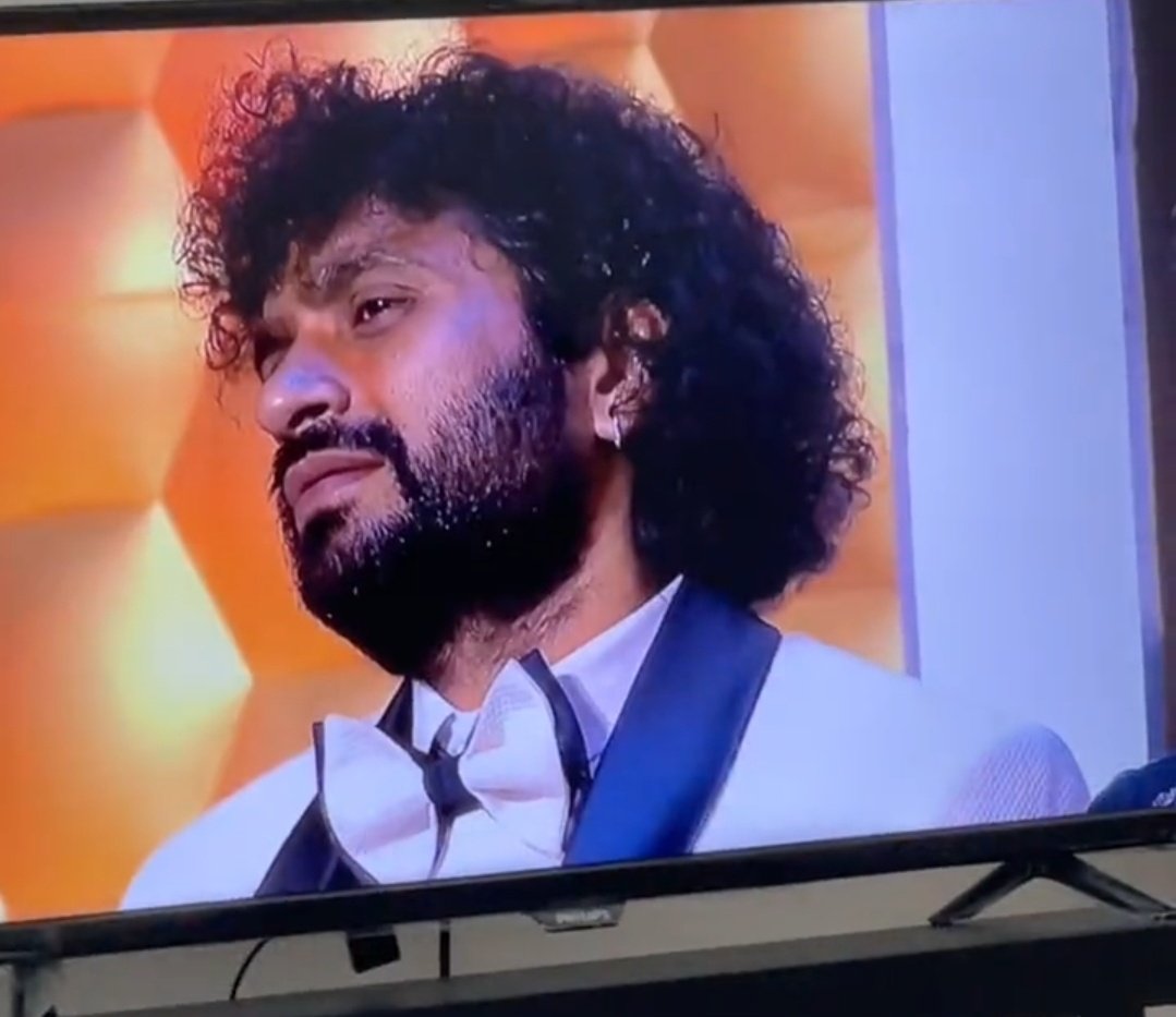 Nenu_jerry's tweet photo. Ala modhalaiii ilaa mugisindhi...
Iddari madhya chichu pettalani chusaadu...ilaa ayyadu...

#BiggBossNonStop https://t.co/u60zbDHln3