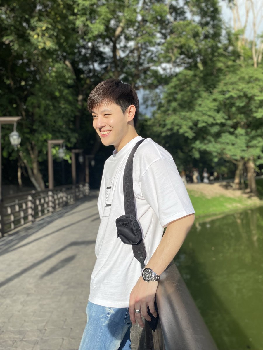 fairykoy's tweet photo. ที่ผ่านมามันคงยากกับปลื้มมากทุกวันนี้ก็คงมีอะไรที่ยากอยู่แต่ปลื้มในวัย25ปี เป็นปลื้มที่แข็งแรงมากขึ้นและแข็งแกร่งพอที่จะสู้กับอะไรที่มันบั่นทอนใจได้ดีขึ้น ขอให้จากนี้ อะไรๆมันง่ายขึ้นสำหรับปลื้มนะ พี่จะเป็นพลังและกำลังใจคอยผลักดันปลื้มเสมอๆ  💓รัก https://t.co/bOXKFgoSOt