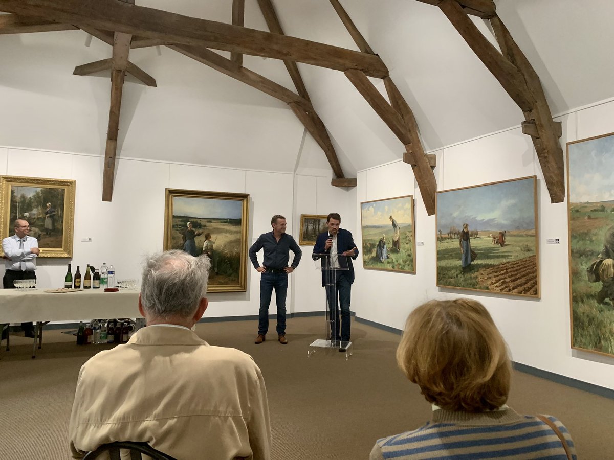 Remise récompenses du jeu organisé par <a href="/VilledeCMz/">Ville de Charleville-Mézières</a> avec <a href="/Vitrinescharle1/">Vitrines Charleville</a> à l’occasion de l’anniversaire de <a href="/GonzagueCharles/">Charles de Gonzague</a> et de la fondation de notre ville. Un jeu concours à dominante culturelle qui aura permis à une 20taine de lauréats d’être récompensée. #unevilledynamique