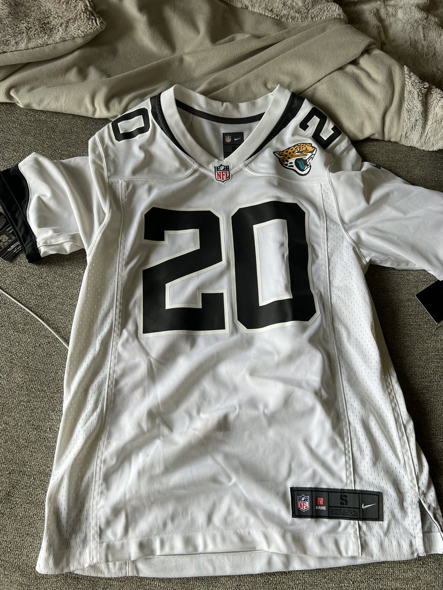 aaroncabrera_'s tweet photo. My @jalenramsey finally came in today! Can’t wait to see my boy #LockDownTheBank #DUUUVAL https://t.co/iqiQcTOa0K