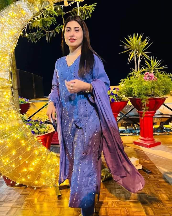zoi_hashmi's tweet photo. آج چھیڑو نہ نبھانے کی باتیں_
آج ھم دُکھ سے بھرے بیٹھے ھیں💔 https://t.co/GHPCsp7sfV